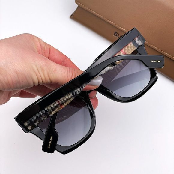 Burberry BE4364 KITTY 39428G Sunglasses Black Gray Square Unisex main image 6
